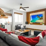 Penthouse With Private Jacuzzi - Three Bedroom