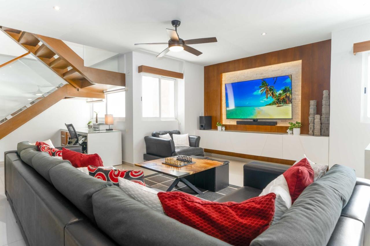 Penthouse With Private Jacuzzi - Three Bedroom Apartment *
